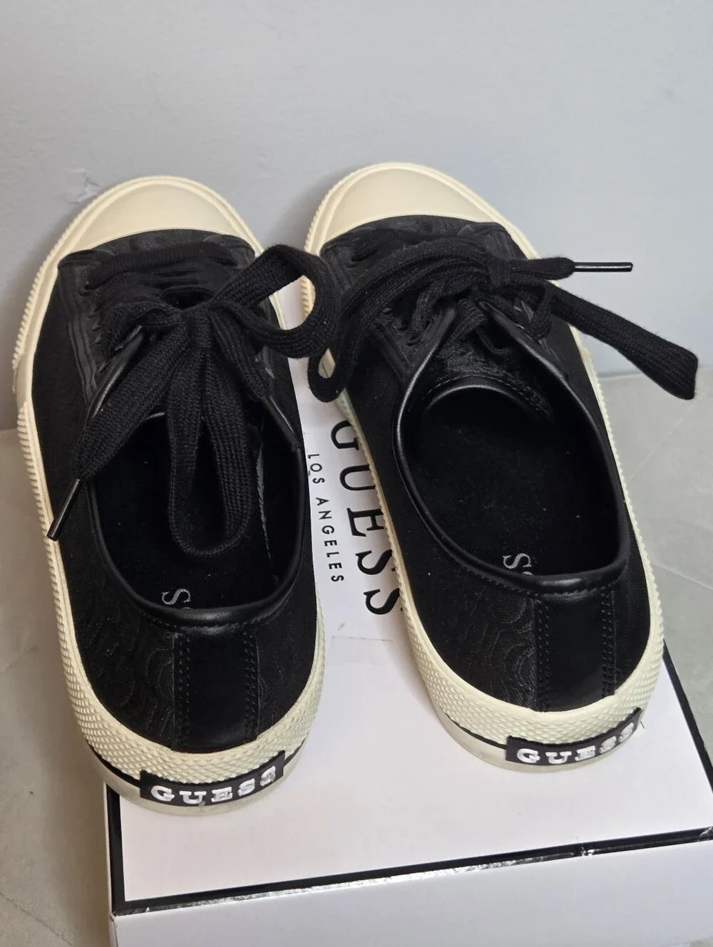 Guess Cary Women's Low-Top Canvas‎ Jacquard Sneakers with G monogram, Sz 7.5